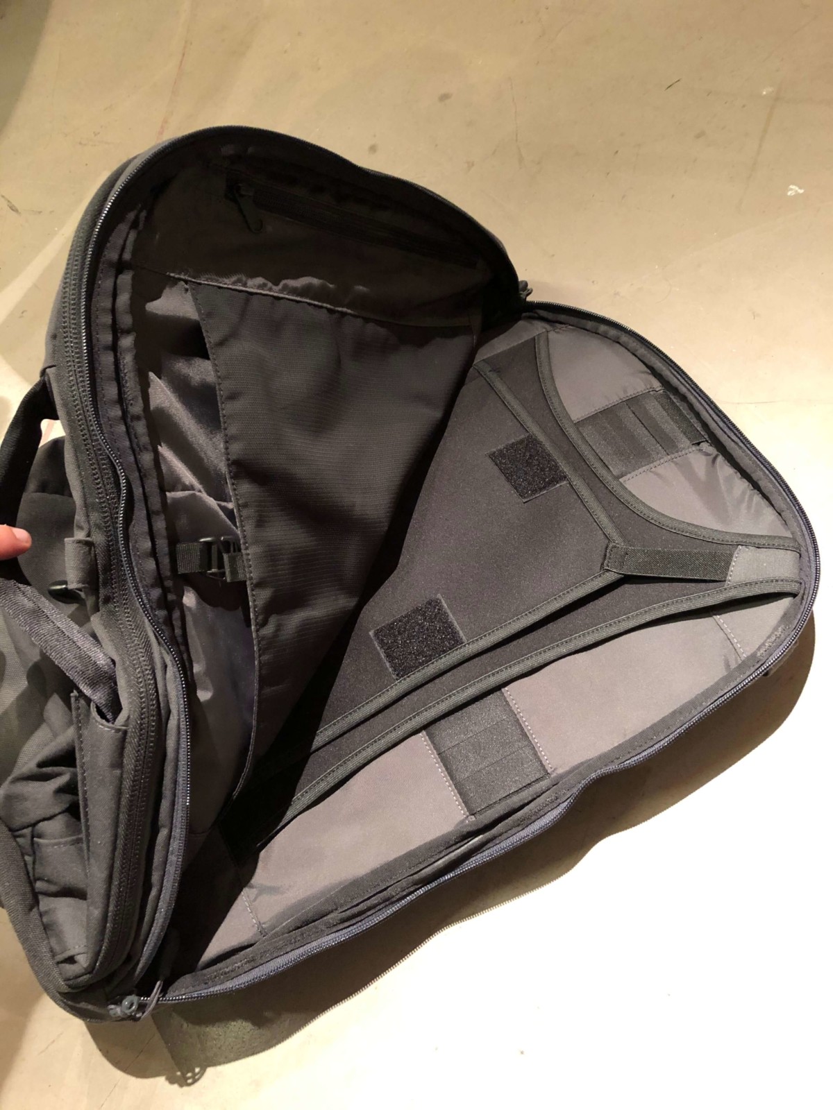 Minaal Carry On 2.0 tech compartment